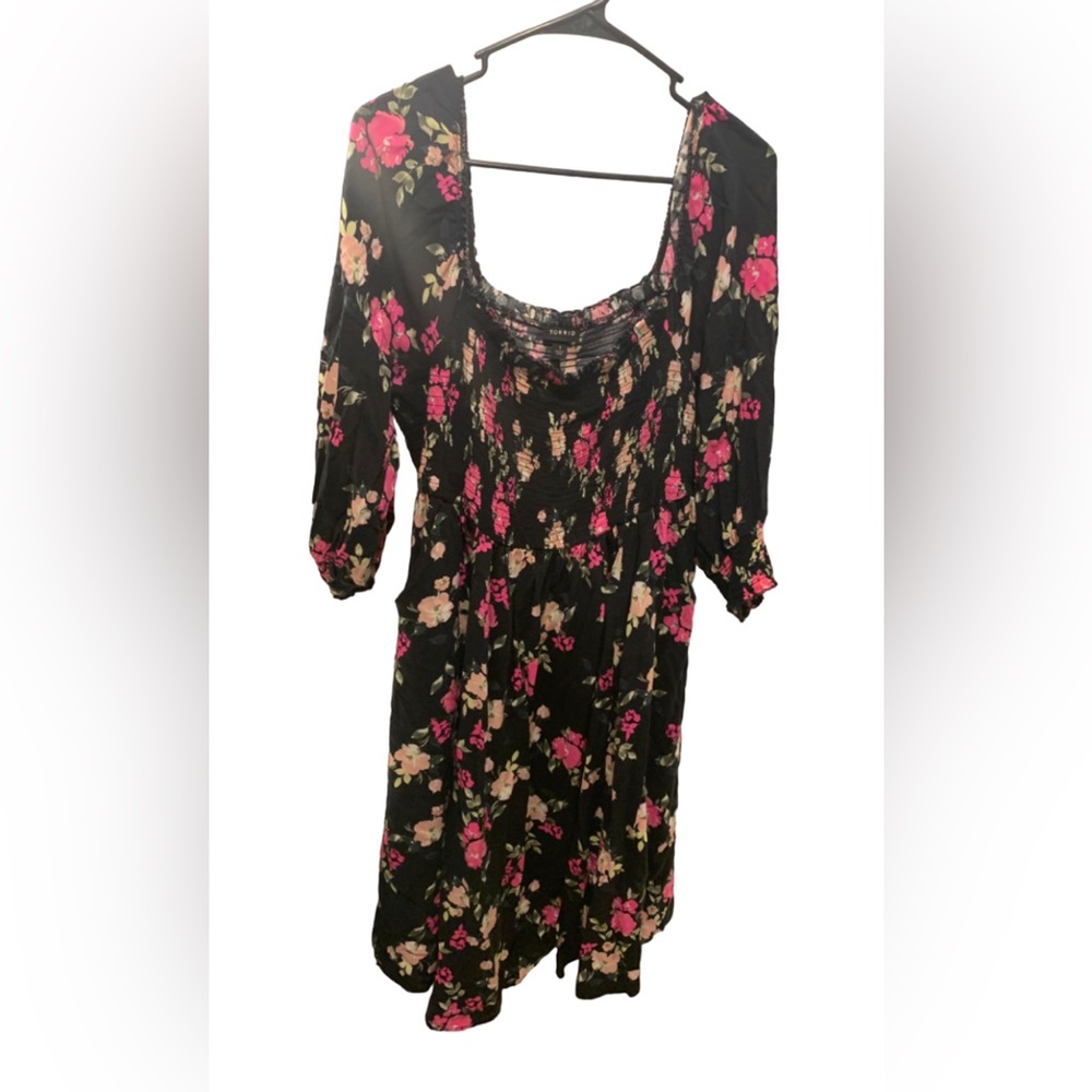 TORRID black and pink quarter sleeve dress with pockets!